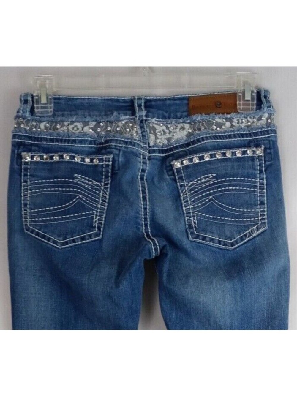 Rancho Estancia Jewelled Distressed Whiskered Embroidered Jeans Size 29